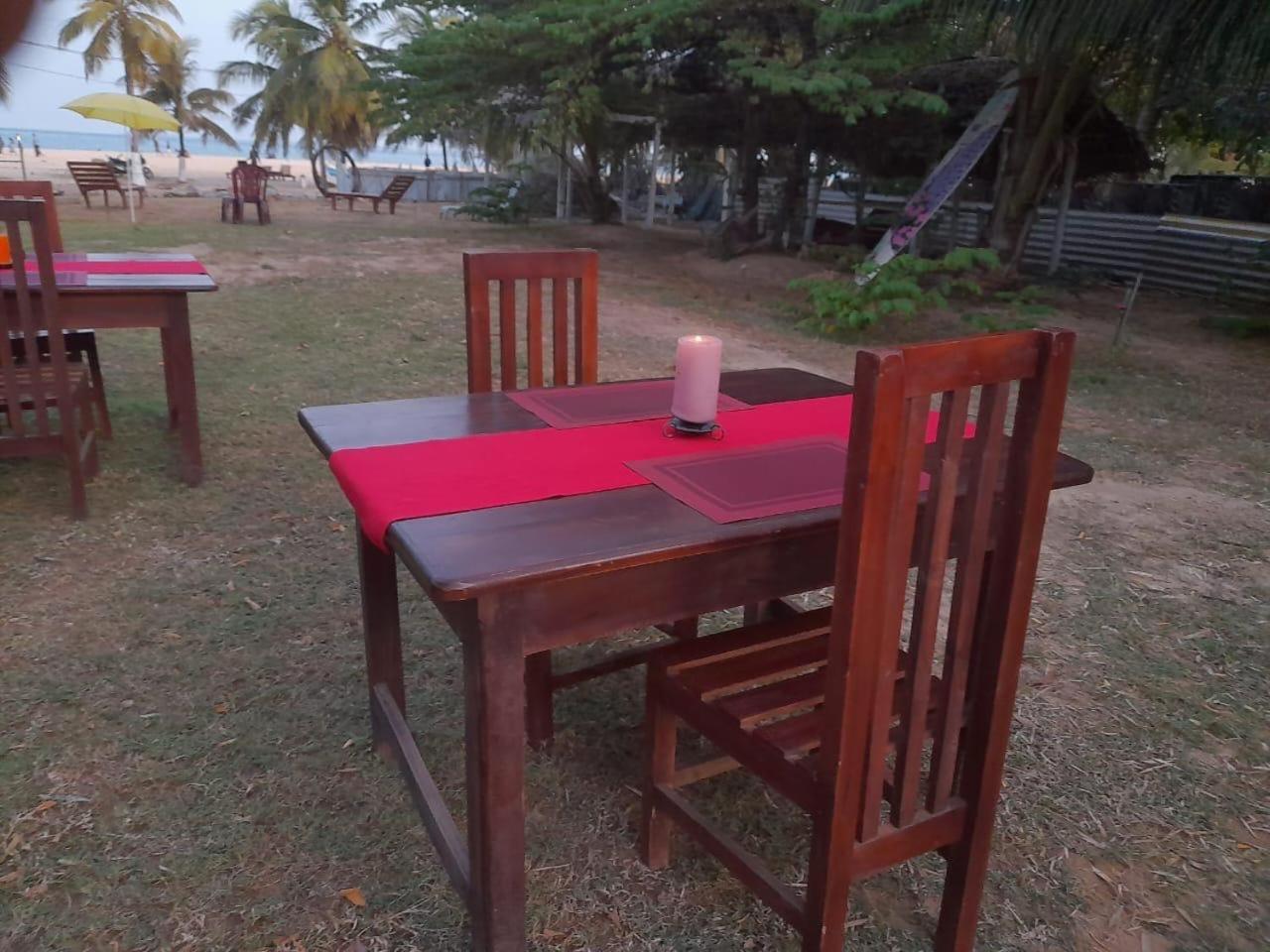 Baden Beach Hotel Kalkudah  Kültér fotó