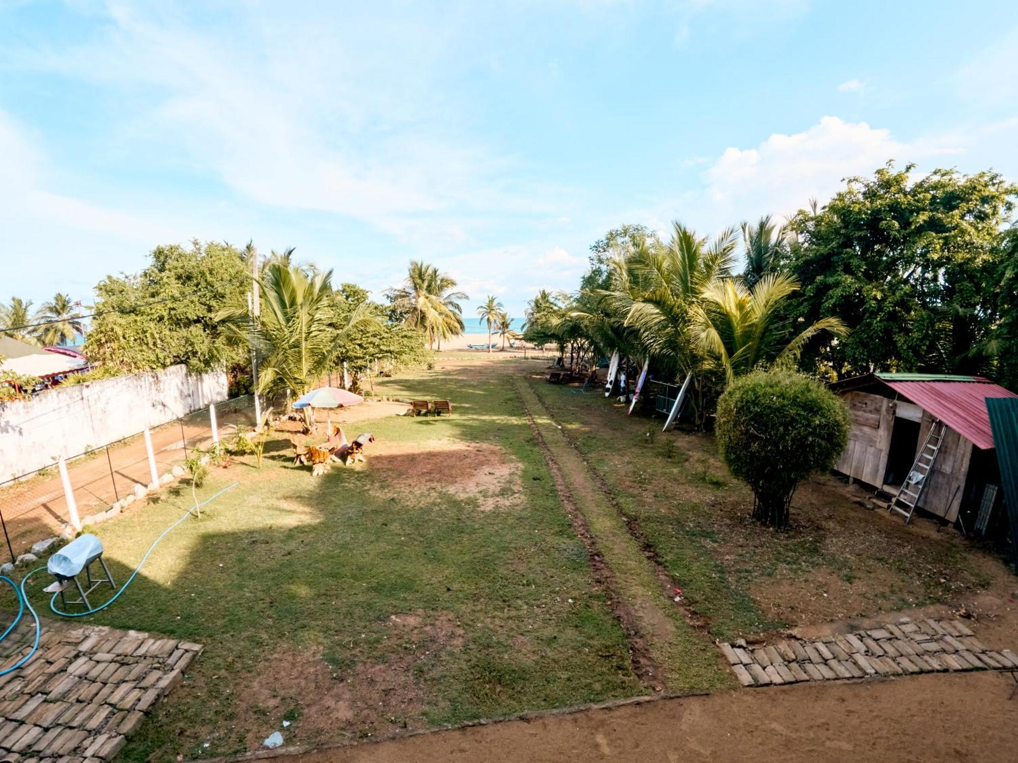 Baden Beach Hotel Kalkudah  Kültér fotó