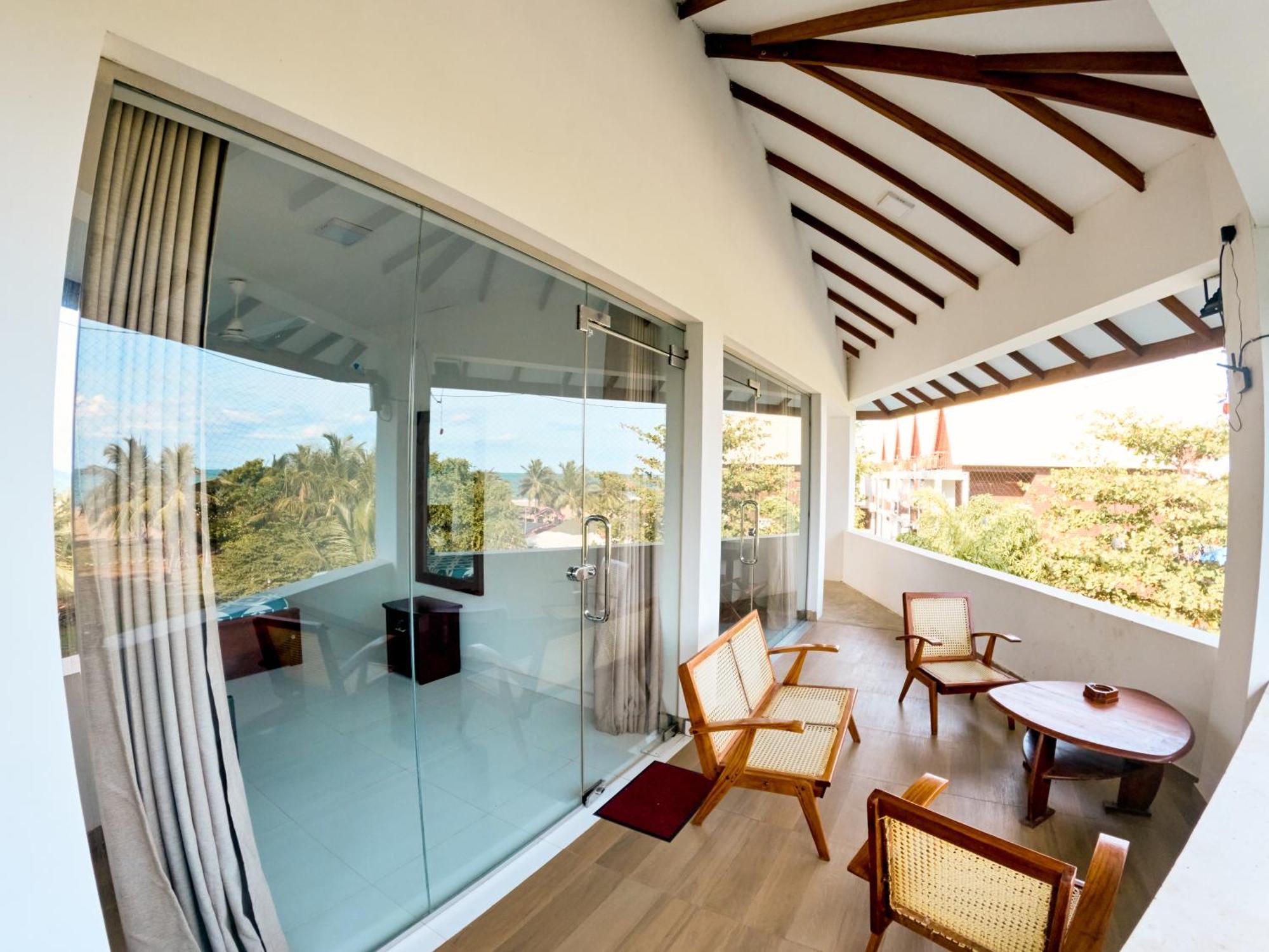 Baden Beach Hotel Kalkudah  Kültér fotó