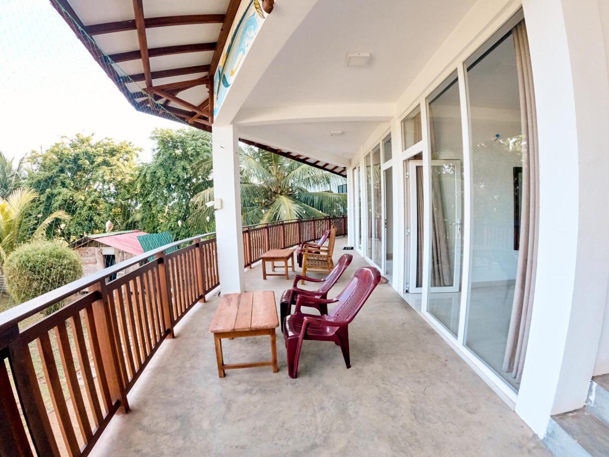 Baden Beach Hotel Kalkudah  Kültér fotó