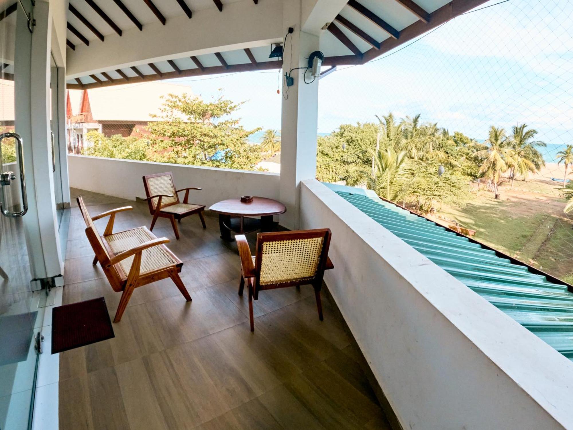 Baden Beach Hotel Kalkudah  Kültér fotó