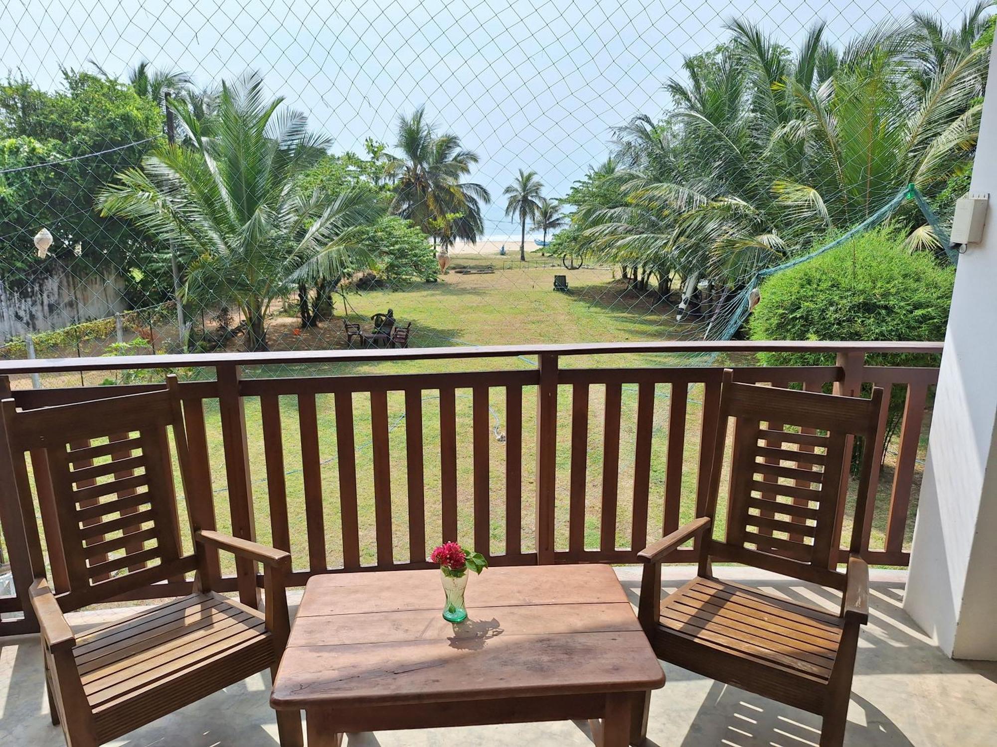 Baden Beach Hotel Kalkudah  Kültér fotó