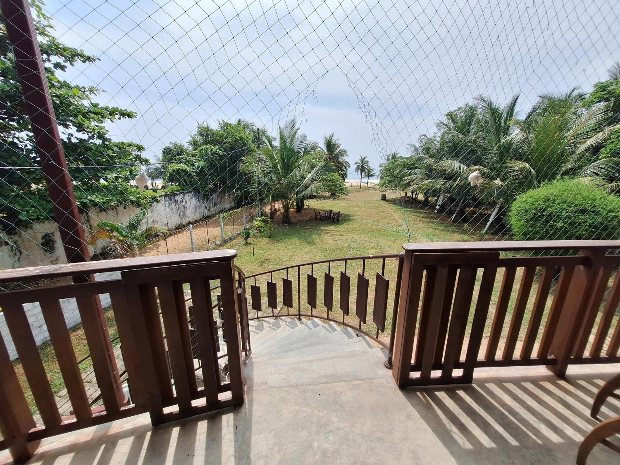 Baden Beach Hotel Kalkudah  Kültér fotó