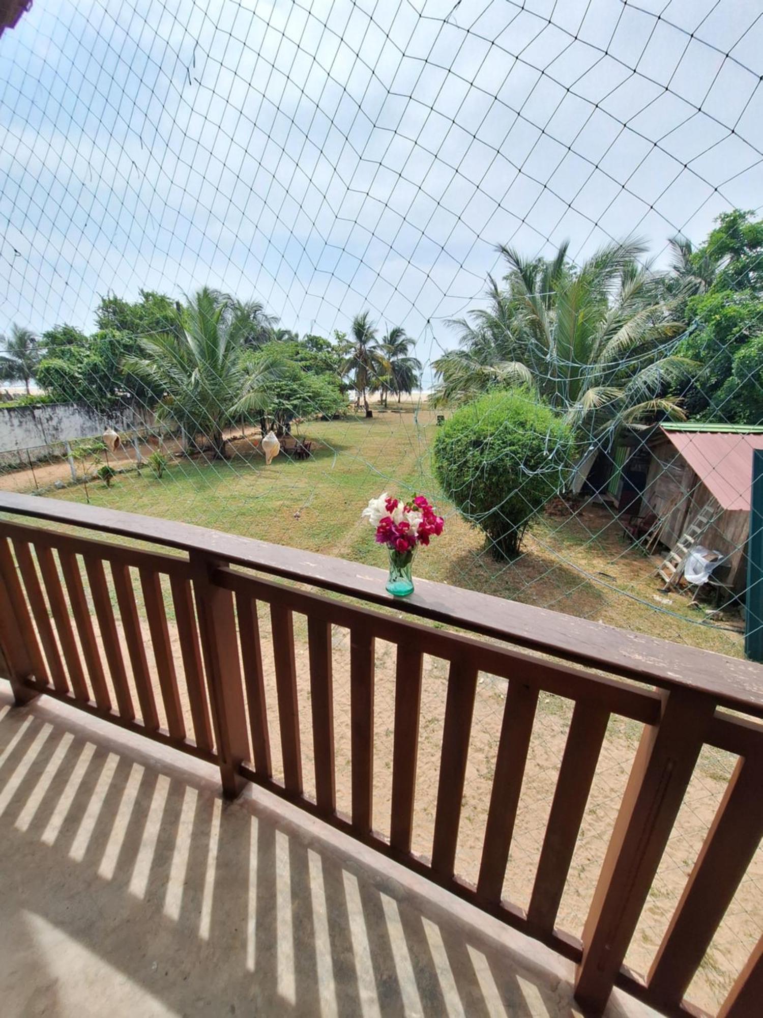 Baden Beach Hotel Kalkudah  Kültér fotó