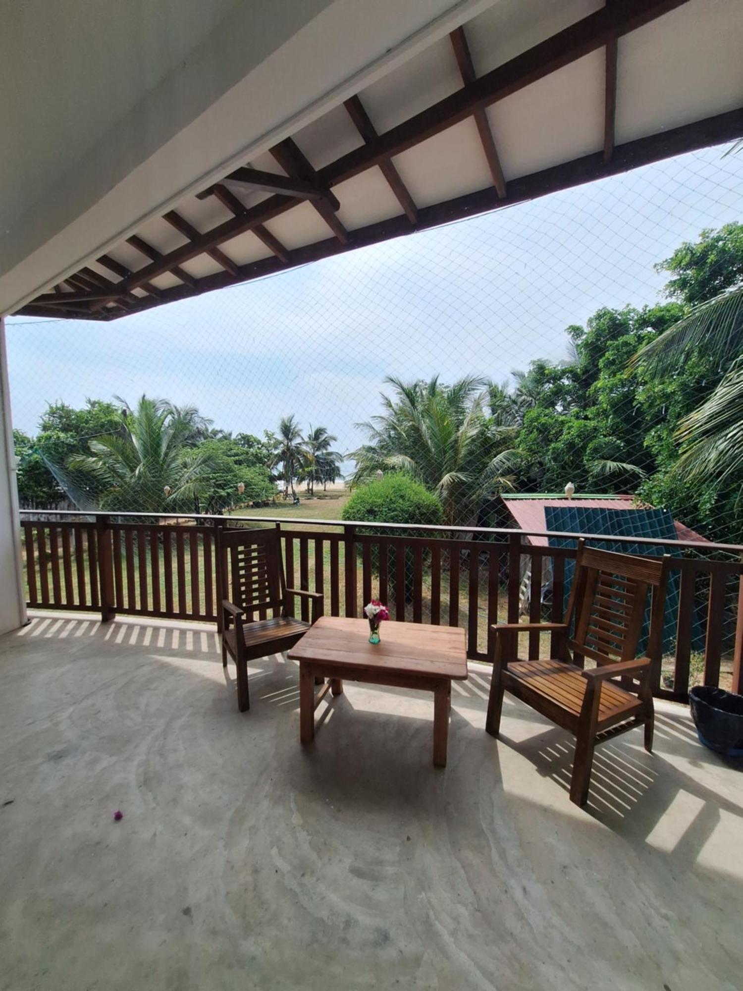 Baden Beach Hotel Kalkudah  Kültér fotó