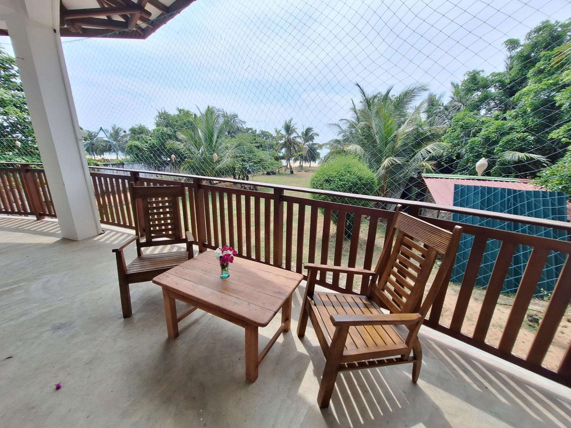 Baden Beach Hotel Kalkudah  Kültér fotó