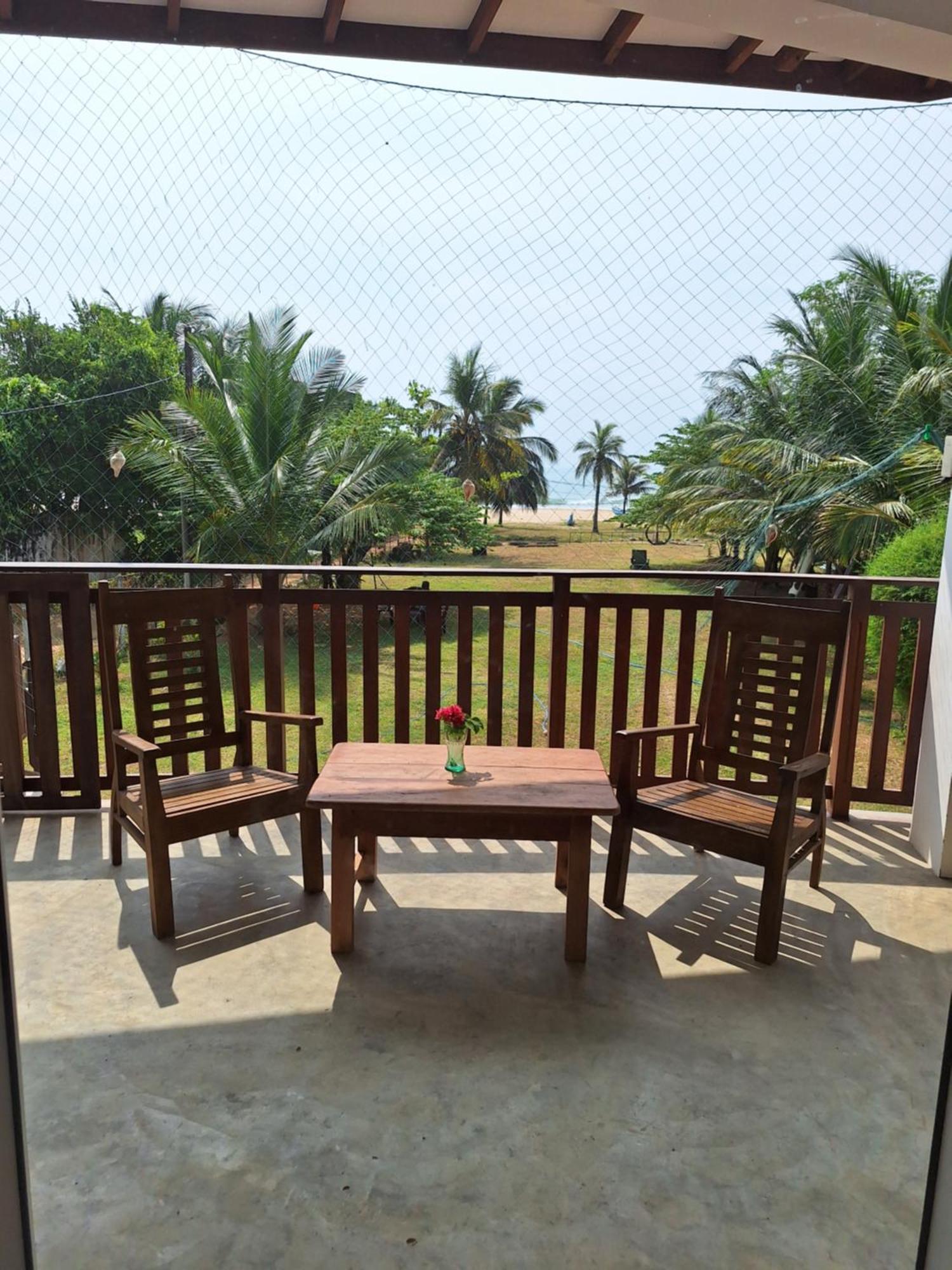 Baden Beach Hotel Kalkudah  Kültér fotó